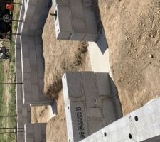 Retrait de la terre apr&egrave;s que les agglos soient pos&eacute;s 
Pour avoir 60cm et pouvoir passer plus librement