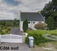 Vue de la maison par la rue, c&ocirc;t&eacute; sud.