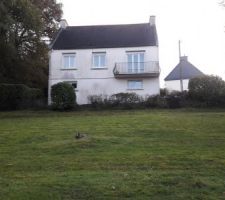 Vue de la maison depuis le jardin en contrebas (en regardant vers le sud)
