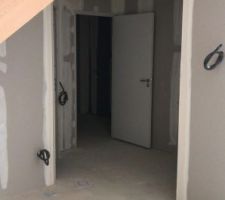 Côté dressing chambre salle de bain du rez-de-chaussée