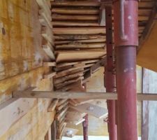 J83 - Escalier coffr&eacute;