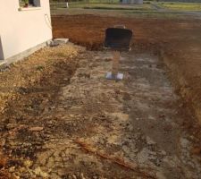 Emplacement futur terrasse (barbecue déjà en place)