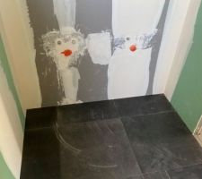 Carrelage dans la salle de bain parentale