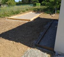 Pourtour du terrain de pétanque