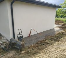 Mise en place du concassé autour de la maison