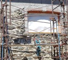 Pose des v&eacute;rins et d'un sert joint