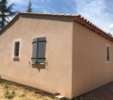 Volets mis en peinture couleur gris galet marque V33