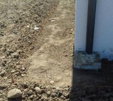 Début bande de propreté tour de maison