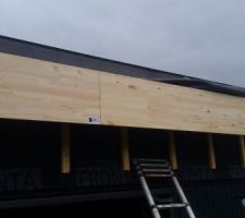 Installation planches de rives garage