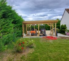 Début des clins pour le bardage du carport