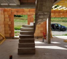 J98 - Escalier d&eacute;coffr&eacute;