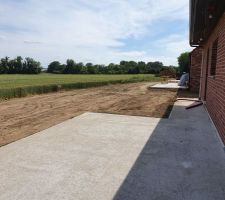 Nivellement terrain + engazonnement