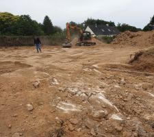 Terrassement en cours, y a du cailloux !