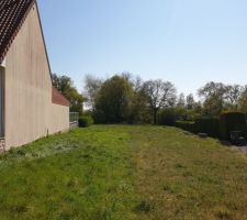 Fa&ccedil;ade &eacute;troite, beaucoup de profondeur avec d&eacute;nivel&eacute;.