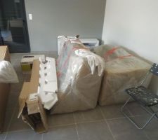 Livraison du canapé et frigo jeudi après-midi.