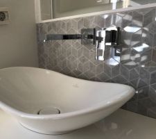 Vasque Villeroy & Bosch avec mitigeur Grohe encastré