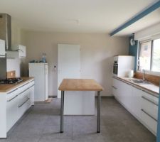 Cuisine terminée... Manque le frigo Americain