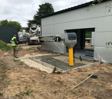 Petite terrasse Sud 12m2 qui servira de solarium.