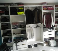 Dressing, les portes coulissantes seront installés plus tard.