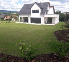 Le jardin à l'arrière de la maison