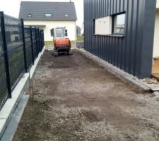 Travaux en cours pour revêtement en béton lavé