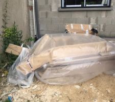 Escalier stocké à l'extérieur