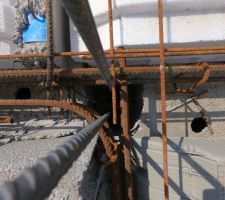 Plancher RDC
-Poutrelle en béton armé
-Entrevous hourdis polystyrène UP23 (R=4)
-Dalle de compression 17cm > 4cm (niveau hourdis)
-Ferraillage pour dalle béton armé

Viendrons après sur la dalle après le HE/HA
7cm polyuréthane projeté R=2.55
5cm chape de finition.