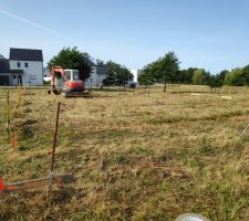 D&eacute;but des travaux sur le terrain avec le d&eacute;but du tra&ccedil;age pour creuser les fondations !