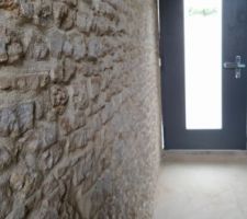 Mur de l'entrée fini - jour dans la porte