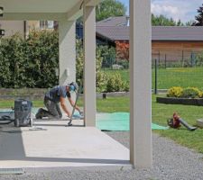 Puis vient le ponçage de la terrasse