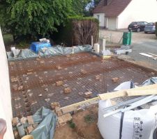 TS en place (113 Kg la plaque) et y'a six treillis soudés...