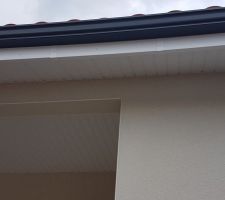 Raccord gouttière en plein milieu plutot que sur un bord