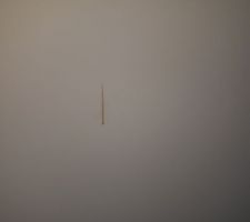 Tâche sur le mur de la chambre peint
