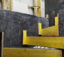 Coffrage escalier 2/4 tournant en b&eacute;ton