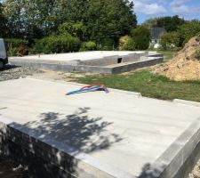 Décoffrage des surbauts béton , pret à recevoir les murs de l'ossature !