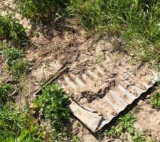 Photo concernant les d&eacute;bris laiss&eacute; sur le terrain