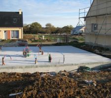 Dalle milieu et arrière gauche maison - garage