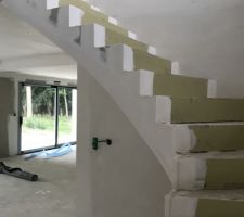 Rattrapage de l escalier par le plaquiste
