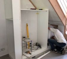 Placard sous escalier en cours