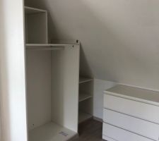 Dressing sous comble de notre chambre
