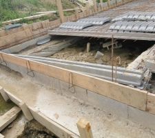 Plancher démonté pour réaliser le drainage du vide sanitaire
