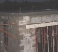 D&eacute;tail du plancher de l'&eacute;tage qui a &eacute;t&eacute; coul&eacute; !