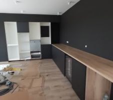 Démarrage de la pose de la cuisine