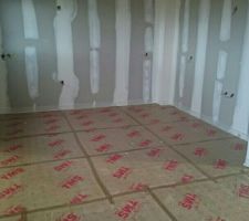 Pose du TMS au sol avant plancher chauffant