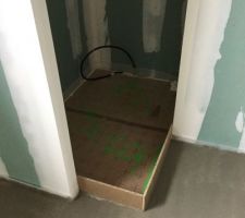 Réservation du bac de douche maçonné pour réalisé caniveau de douche