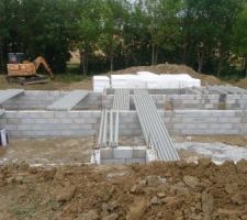 Vide-sanitaire et d&eacute;but de mise en place du plancher