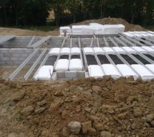 Vide-sanitaire et d&eacute;but de mise en place du plancher