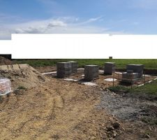 Les mat&eacute;riaux pour les fondations sont arriv&eacute;s.