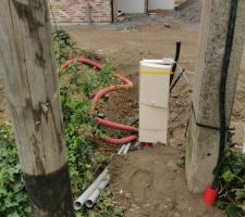 Pose du coffret extérieur par enedis le reste se fera lundi 20, bien sûr si un artisan est prèsent dans la maison, ça me stresse !!