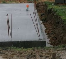 La dalle du vide sanitaire est coul&eacute;e, s&eacute;chage n&eacute;cessaire 3 semaines.